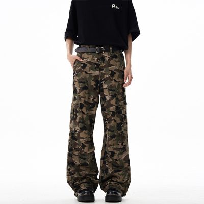 Close-up of multi-pocket detail on hip-hop wide-leg denim pants